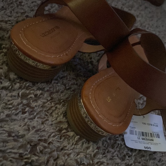 Liz Claiborne sandals - Picture 2 of 2